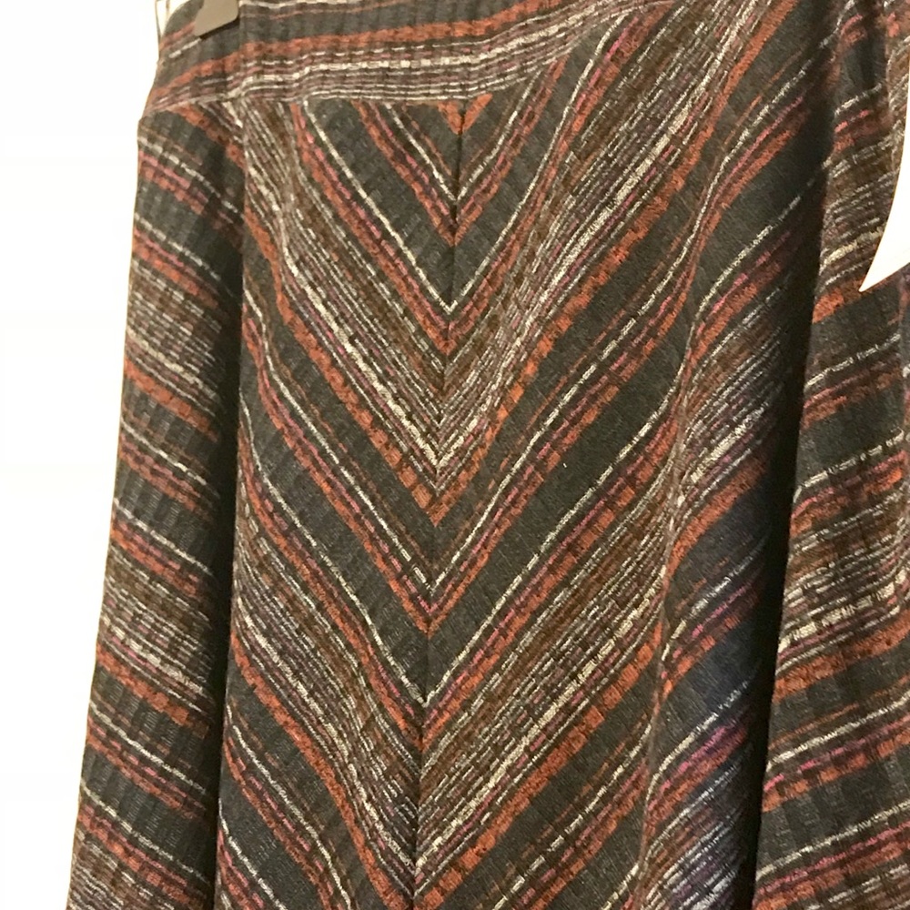 JOHN PAUL RICHARD Total Eclipse Skirt -SML - Picture 3 of 5
